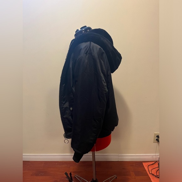 Bomber/Fluffy Jacket - Picture 3 of 9